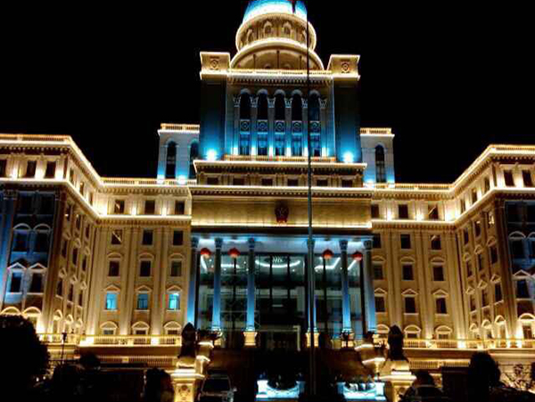 城市戶(hù)外景觀亮化工程常用燈具有哪些?(圖1) 城市戶(hù)外景觀亮化工程常用燈具有哪些?(圖1)